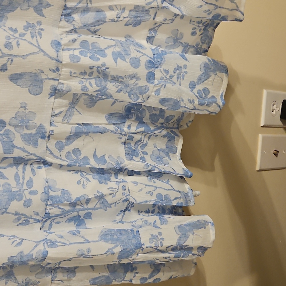 Steve Madden The Finley Dress With Blue and White Floral. NWT - Picture 5 of 7
